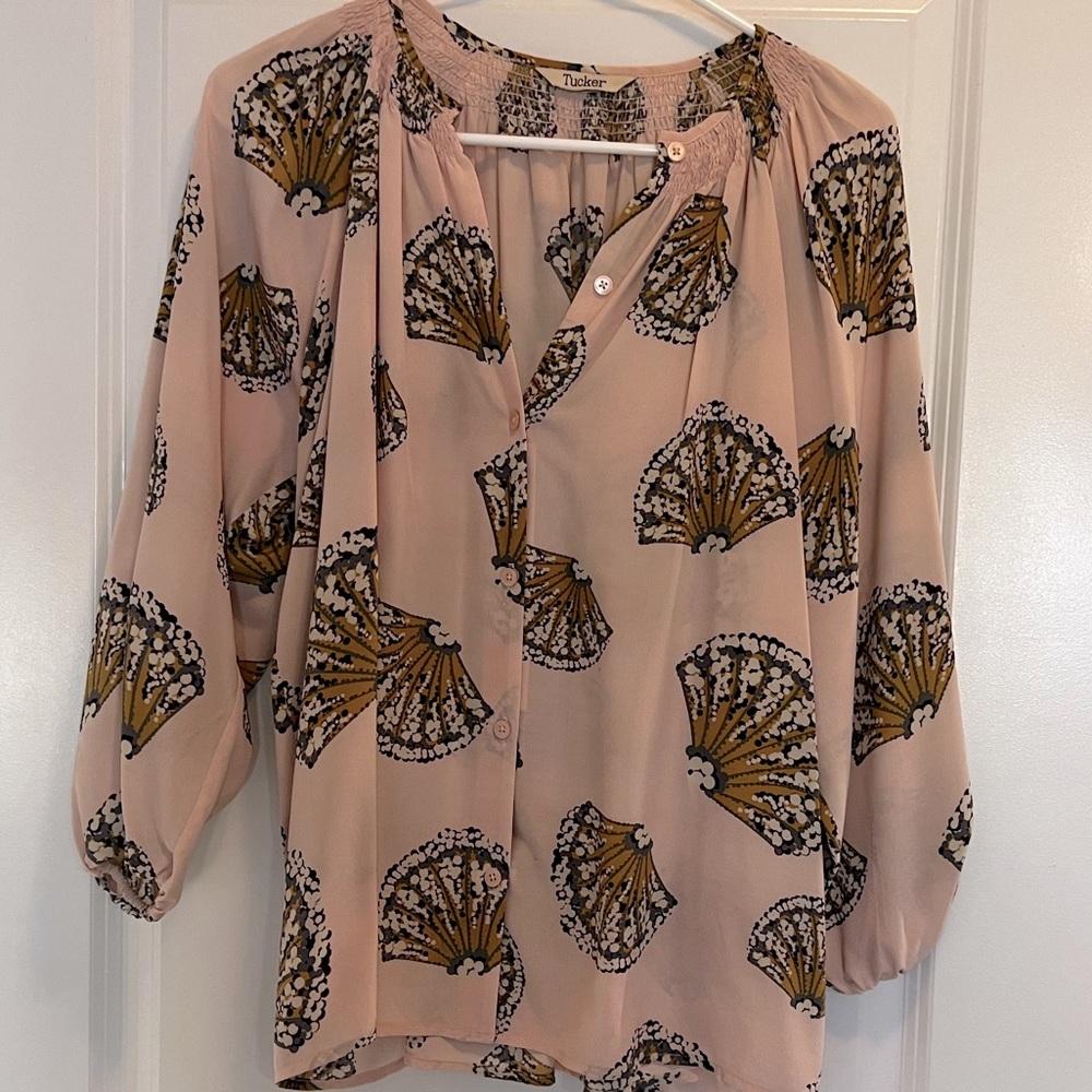 Classic Tucker Silk Blouse. Pink. Size S